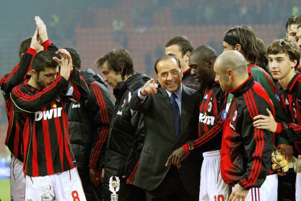 Сильвио Берлускони продал футбольный клуб «Милан» китайским инвесторам
