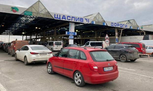 Разрешение на выезд за границу теперь доступно большему числу украинцев