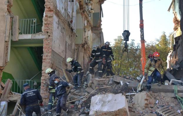 Обвал дома в Дрогобыче: под руинами нашли тела восьми погибших