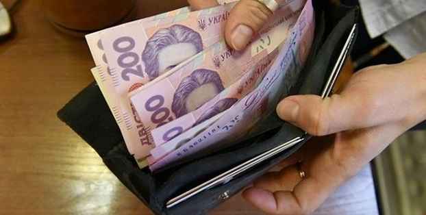 За истекший год средняя зарплата украинцев выросла более чем на 30%