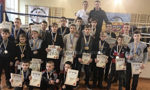Кикбоксеры из Селидово завоевали 35 медалей на  Всеукраинском турнире 