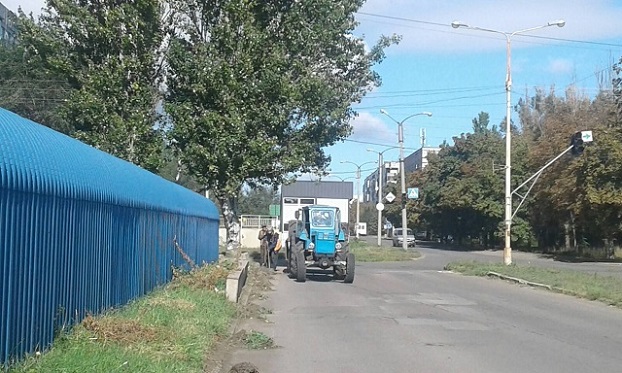Работники КП «Коммунтранс» в Константиновке приводят в порядок улицы города