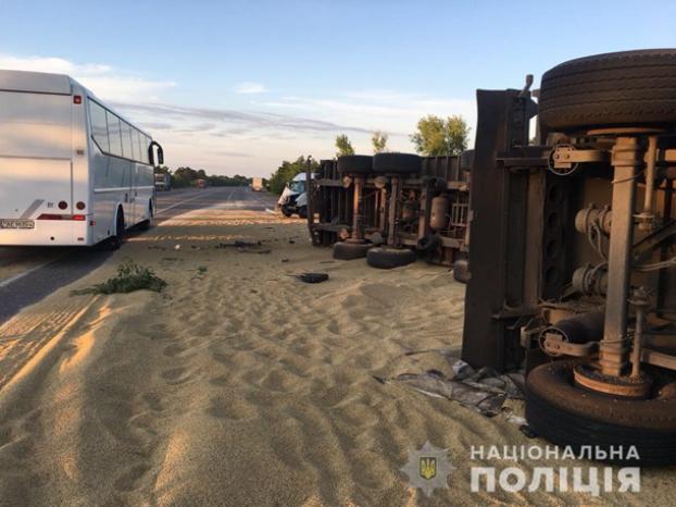 На трассе Киев — Одесса три человека погибли при столкновении зерновозов