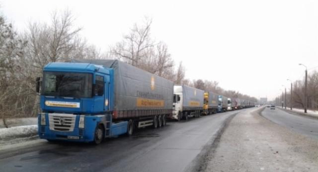 Гуманитарный штаб: Автоколонна везет в Донецк 30 тысяч наборов выживания