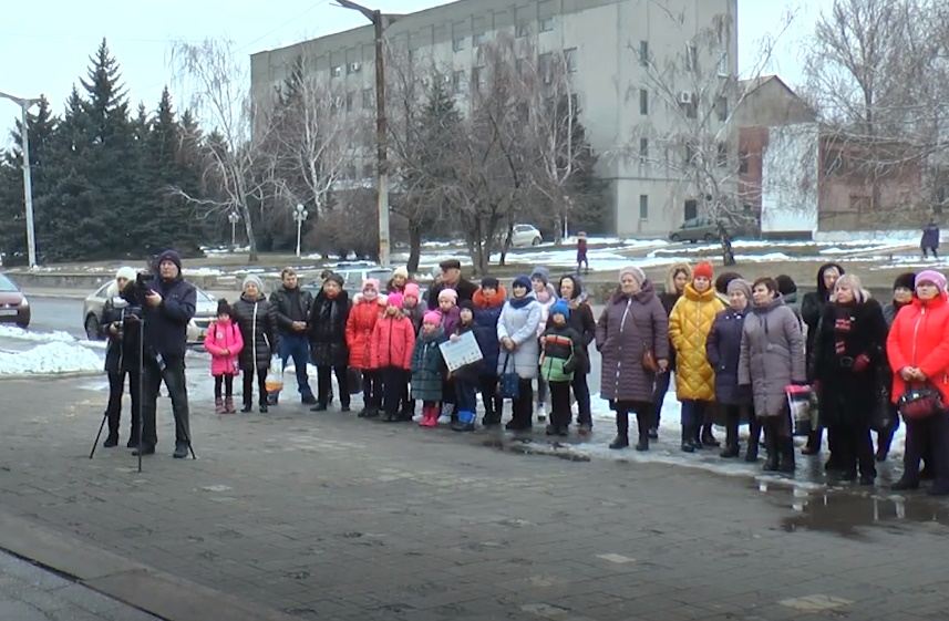 В Торецке прошла акция протеста против закрытия музыкального колледжа