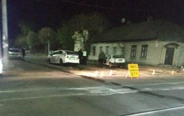 В Житомире патрульный автомобиль врезался в две легковушки