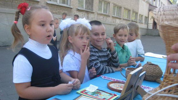 Ярмарку свободного времени провели для школьников Покровска