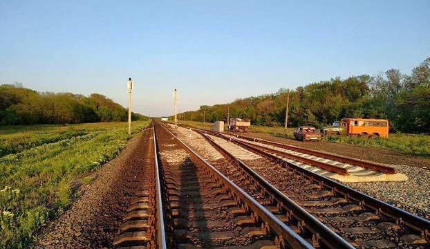 На важном участке железной дороги Донецкой области началась модернизация