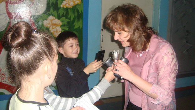 В Доброполье дети пробовали себя в роли журналистов