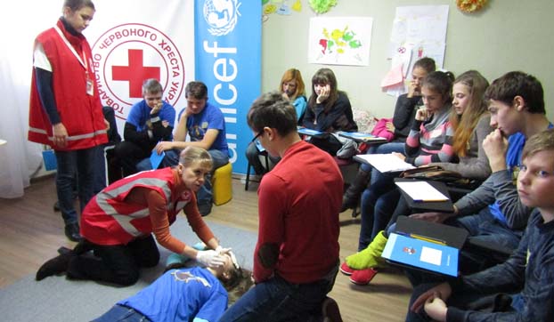 Школьники Покровска учились оказывать первую помощь