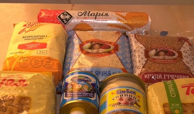 Украинцы начали получать продуктовые наборы: что входит и кому положено