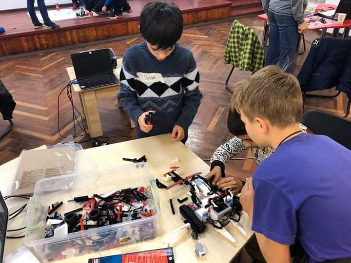 В Дружковке дети учились создавать роботов