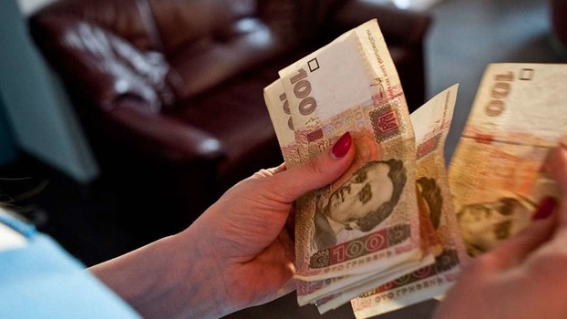 В Украине уменьшился размер средней зарплаты — Госстат