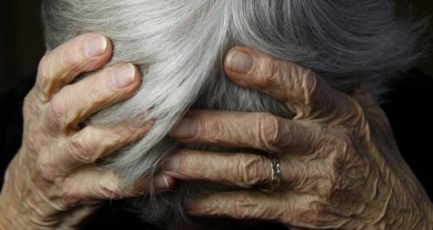 Житель Бахмута кулаками избил 83-летнюю женщину