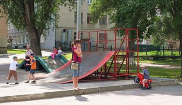 В Запорожье пытались украсть ребенка с детской площадки