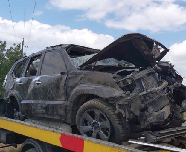 Под Мариуполем Lexus врезался в столб: погиб водитель