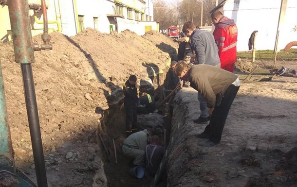 В Днепропетровской области двух человек завалило землей