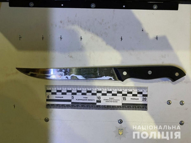 Подросток нанес ножевое ранение своему отчиму в Покровске