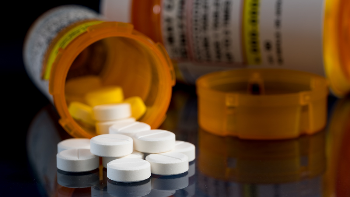 В Украине разрешено применение незарегистрированных лекарственных средств для лечения COVID-19