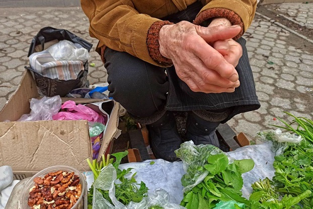 В Кабмине предлагают по-новому взимать налоги за продажу выращенных на своем участке овощей