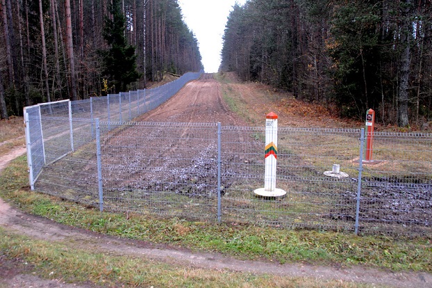 Латвия завершила сооружение ограждения на границе с РФ