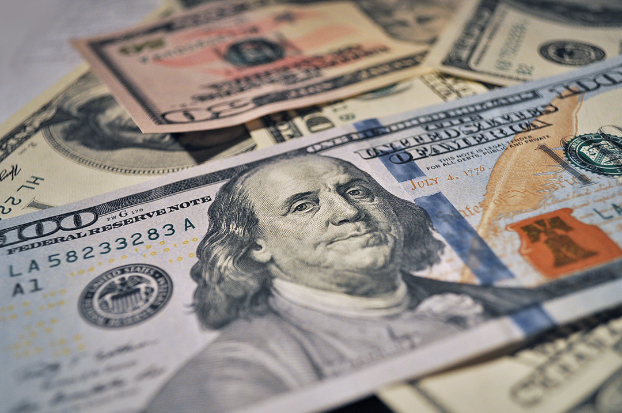 В Украине провели первый валютный своп гривня-доллар 