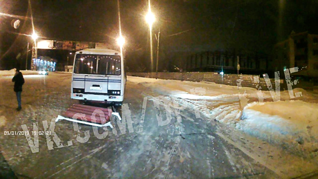 В Донецке во время движения с крыши автобуса слетели газовые баллоны