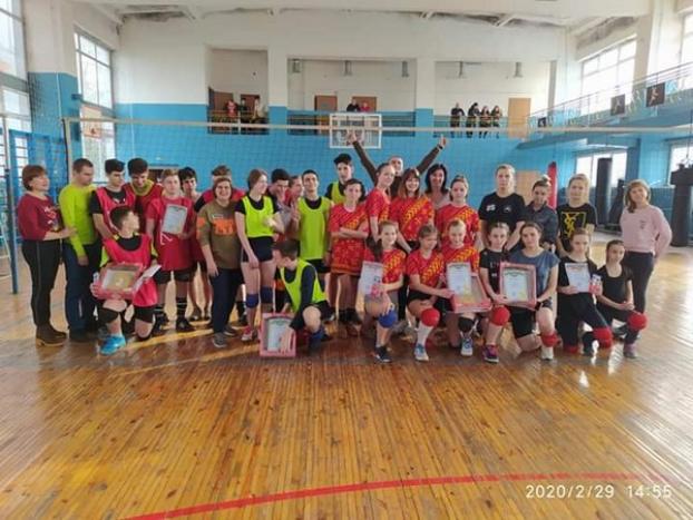 В Курахово прошел турнир по волейболу среди школьных коллективов 