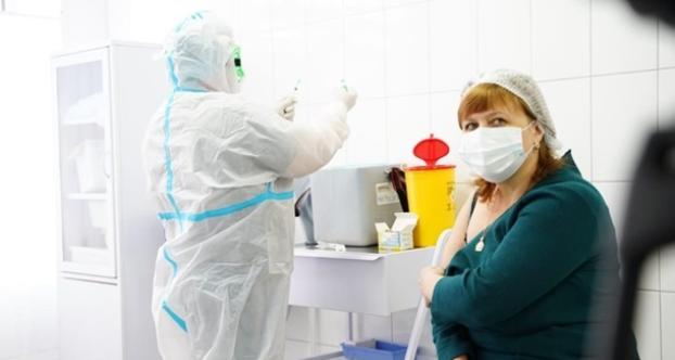 Больше 80 процентов работников школ в Украине уже вакцинировали