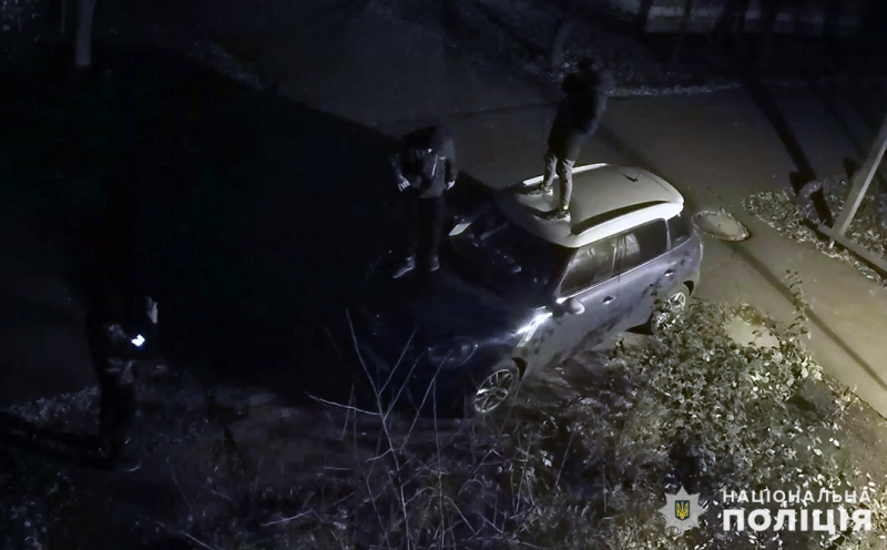Суд наказал одного из подростков, топтавших автомобиль в Покровске