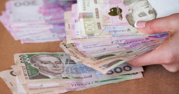 Украинцам доплатят от 6,5 до 19,5 тыс. грн ежемесячно: кто может рассчитывать на выплаты