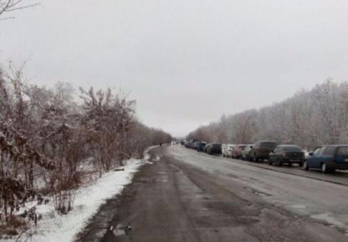 Линия разграничения: На КПВВ Донбасса вновь очереди из автомобилей
