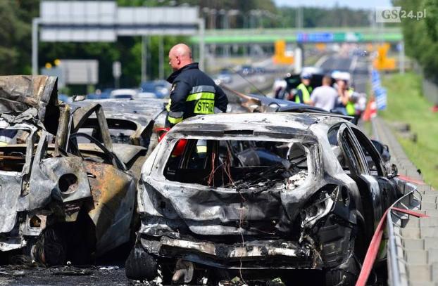 В Польше столкнулись и загорелись семь авто: погибли шесть человек