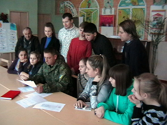Здоровый образ жизни продемонстрировали перед школьниками силовики Дзержинска