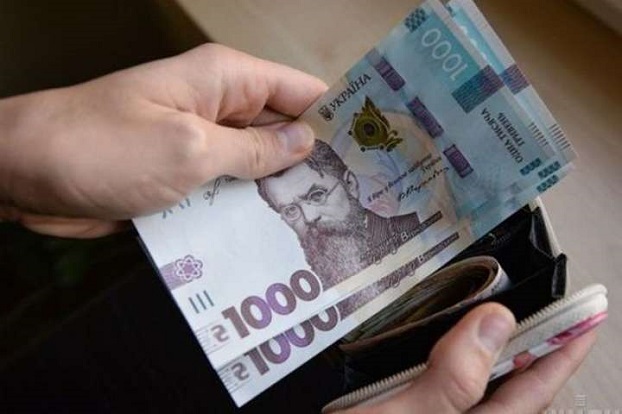 В Украине второй месяц подряд снижается уровень заработной платы