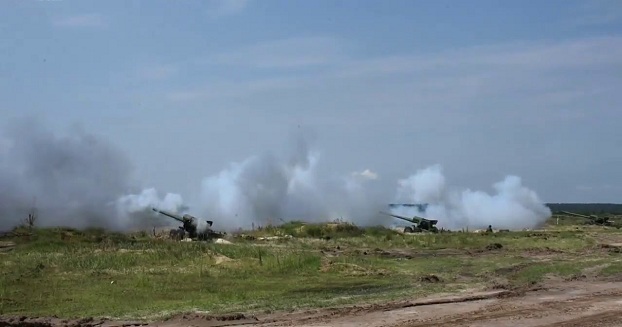 Порошенко заявил о завершении испытаний новых артиллерийских снарядов