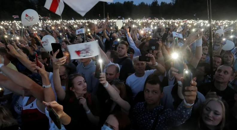 В Беларуси прошли массовые митинги в поддержку оппозиции