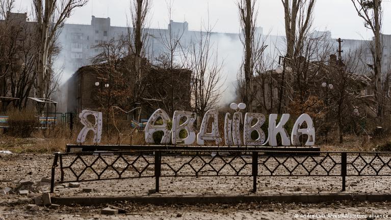 Оккупанты бьют по домам в Авдеевке, когда видят дым от буржуек - Барабаш