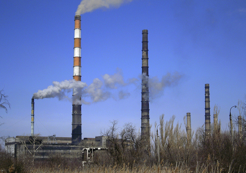Российские войска ударили бомбами по Славянской ТЭС: погибли энергетики
