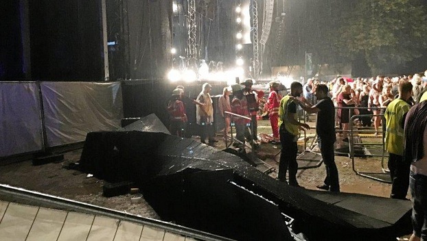 На концерте в Германии на людей упал экран 