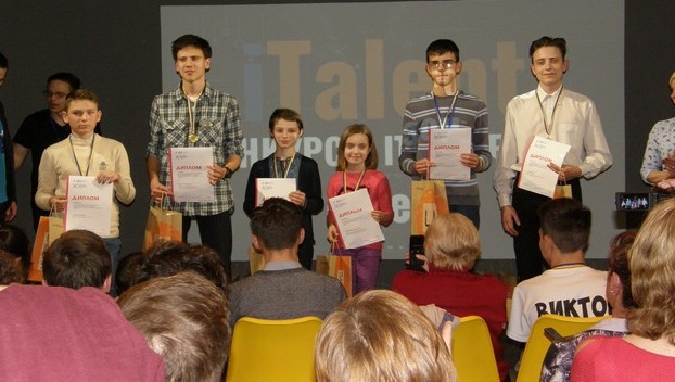 Школьник из Бахмута победил во Всеукраинском конкурсе информационных технологий