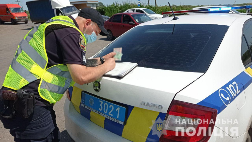 В Константиновке пьяный водитель предложил взятку полицейским, чтобы избежать наказания