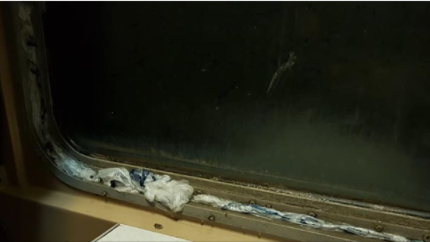 В поезде Мариуполь — Львов вагоны утепляют мусором