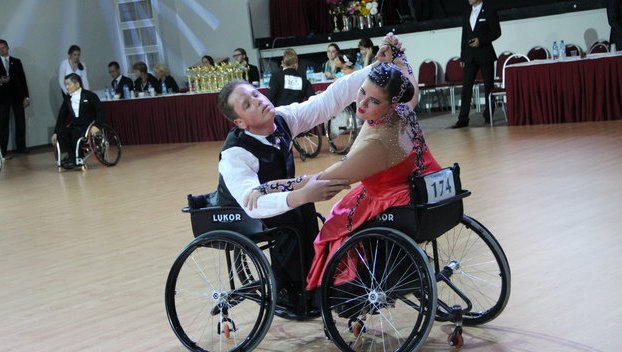 Серебро по танцам среди колясочников уехало в Донецкую область