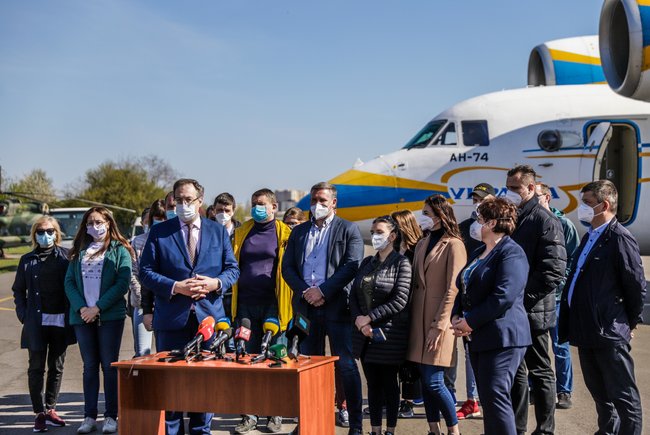 В Украину из Италии вернулись 20 медиков системы МВД и Минздрава