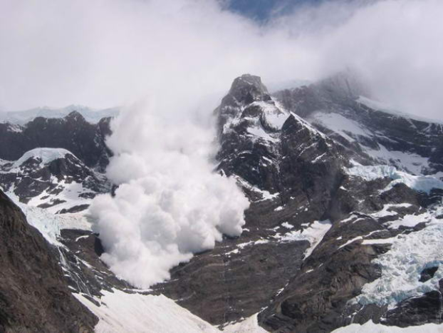 В Карпатах сохраняется значительная лавинная опасность