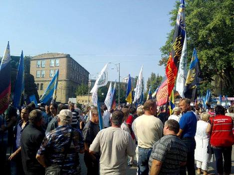 Горняки из Донбасса митинговали под Верховной Радой 