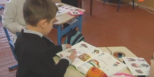 В Мариуполь «приехали» учебники для детей с особыми образовательными потребностями