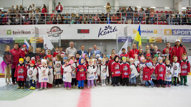 В Дружковке открыли ледовый сезон клубной школы