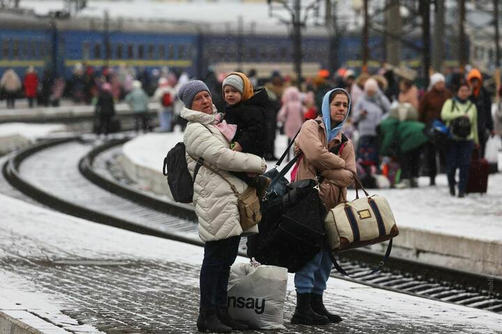 Вокзал во Львове заполнен: поезда будут останавливаться на другой станции